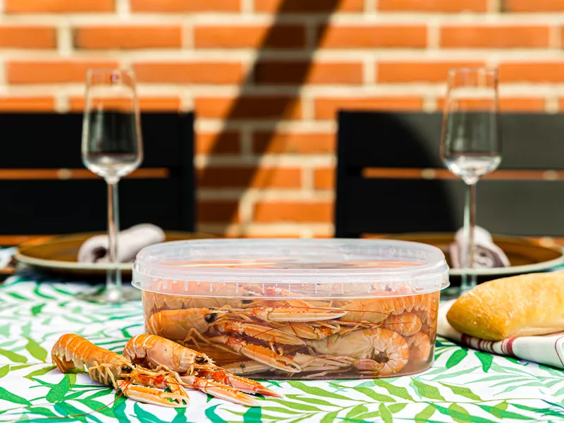 Plastburkar till skaldjur som går att få med IML-tryck både på lock och burk.