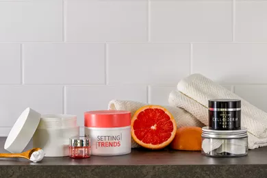 Krämburkar med olika tryck, material och lock