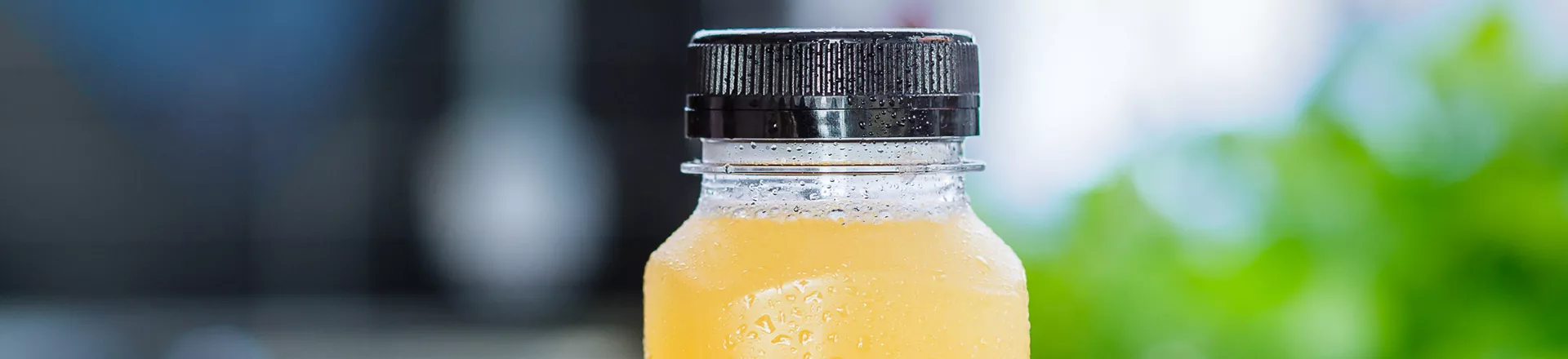 Juiceflaska i livsmedelsgodkänd PET