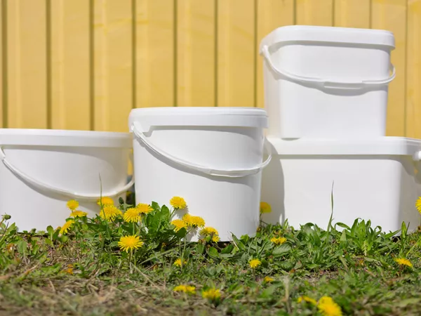 Vi har ett omfattande utbud av plastbunkar med stora volymer.
