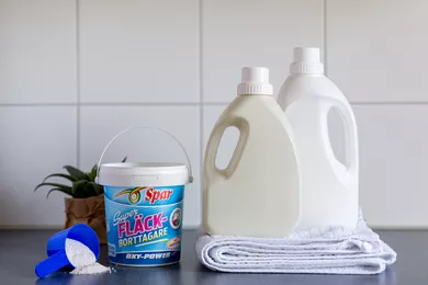Plastburk till tvättmedel med tryck. Finns även dunkar för flytande tvättmedel