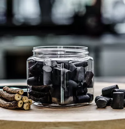 Lakritsburk i PET som passar för såväl godis som annat snacks