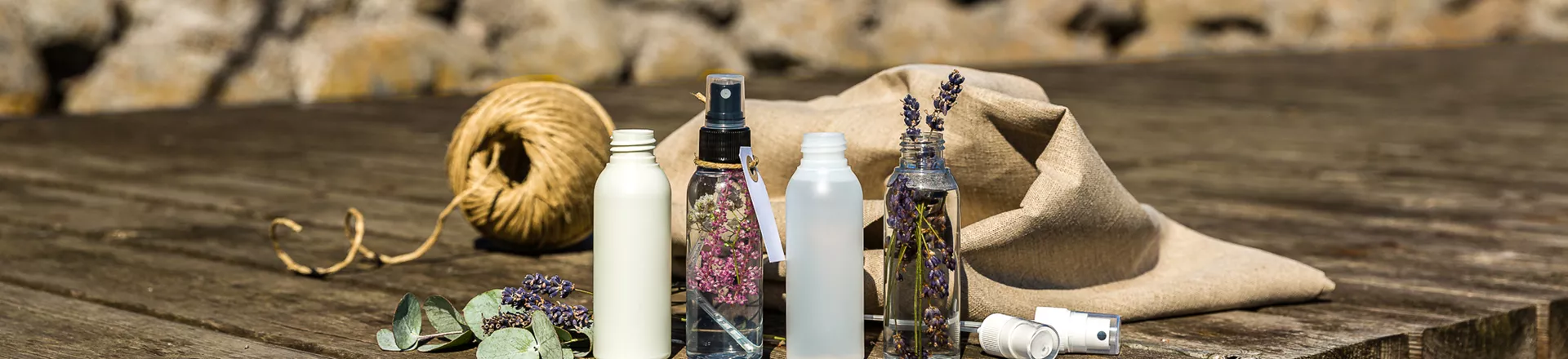 Små plastflaskor i återvunnet material