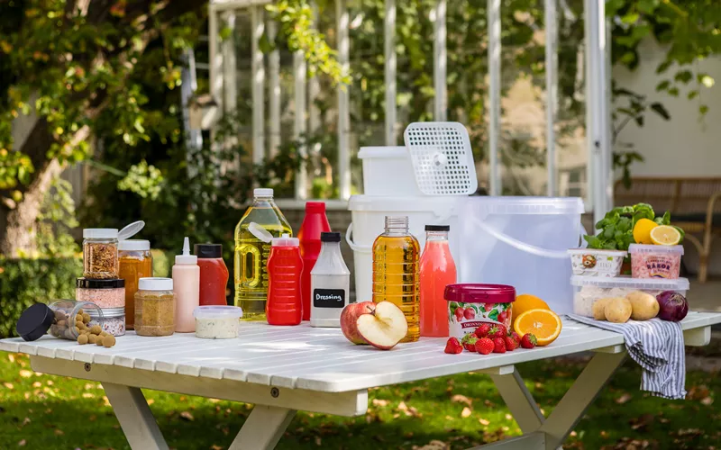 Plastförpackningar till livsmedel och andra produkter