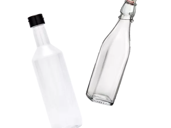 Plastflaska i PET och glasflaska
