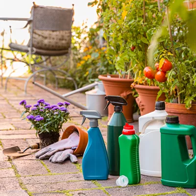Plastflaskor i PE som passar bra till gödning och växtnäring