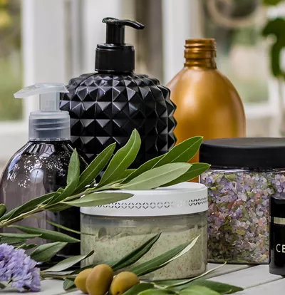 Plastförpackningar i olika utföranden till kosmetik